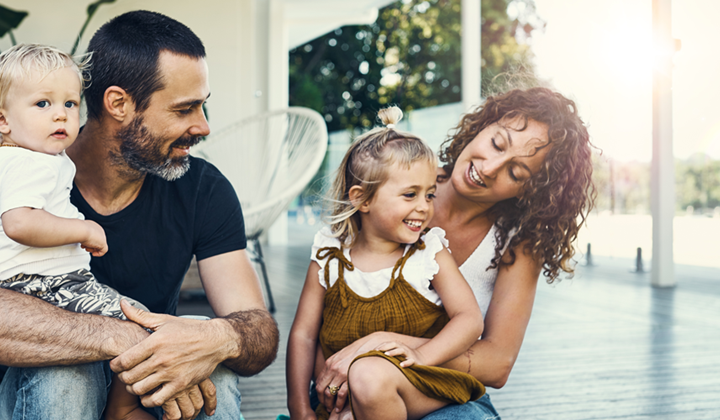 family-looking-to-refinance-home-loan
